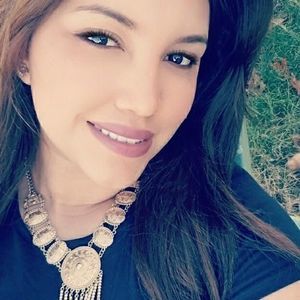 Meet your Posher, Leonor